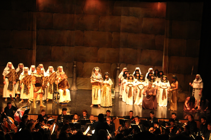 La Casa de la Cultura de Almuñécar se llenó para ver la ópera Aida de Verdi